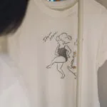 韓国スイムウェアブランド 「hey.um」 コラボTシャツ